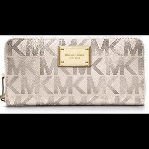 Michael Kors Jet Set Wallet